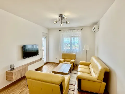 Izdavanje, dvosoban stan, 47m², Stari Aerodrom, Podgorica - image 3