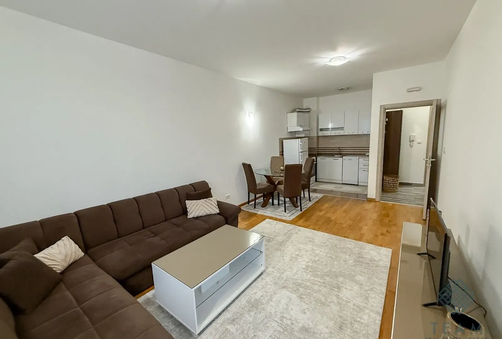 Izdavanje, jednosoban stan, 50m², Stari Aerodrom, Podgorica