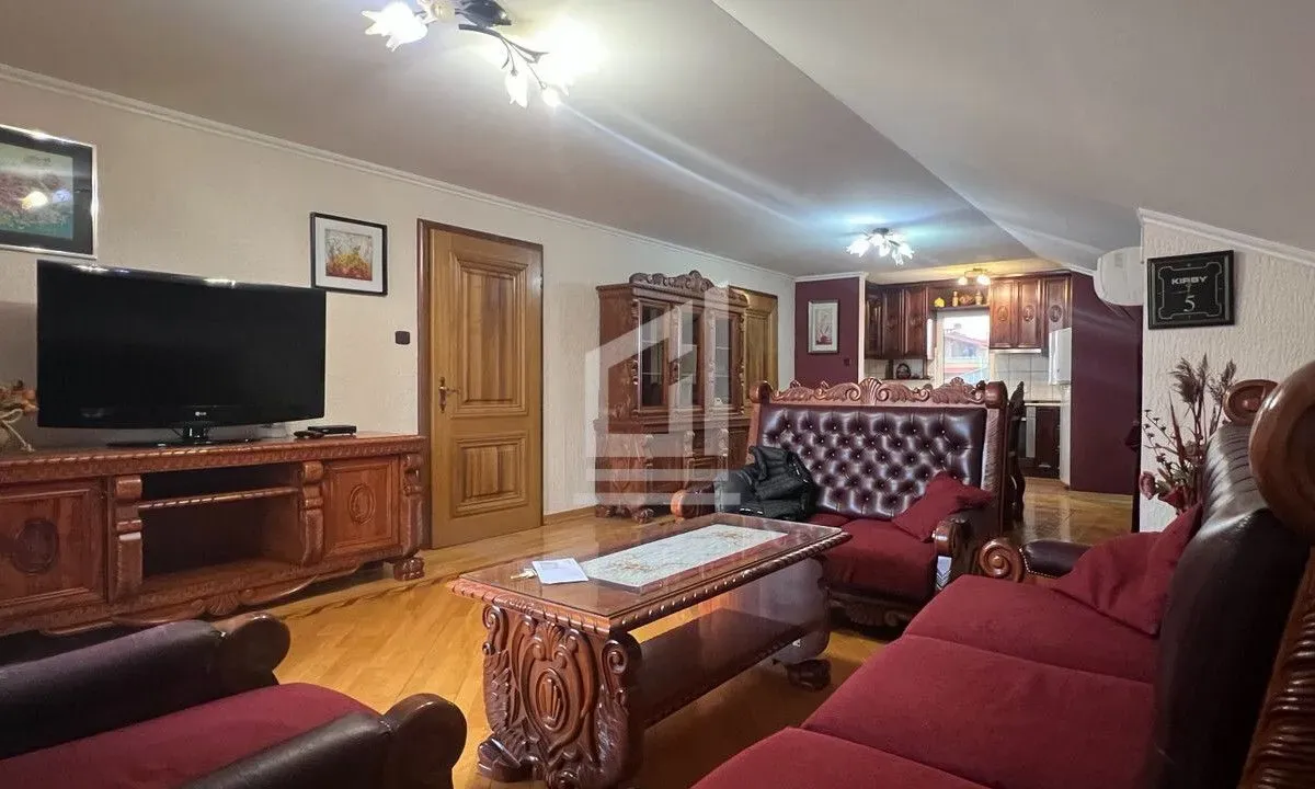 Izdavanje, trosoban stan, 135m², Podgorica, Crna Gora