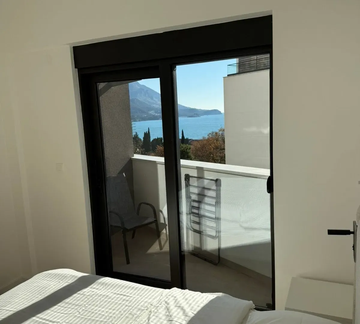 Rent, one bedroom apartment, 40m², Bečići, Budva
