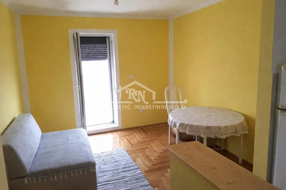 Izdavanje, dvosoban stan, 27m², Krnjaca, Palilula Sve Podlokacije
