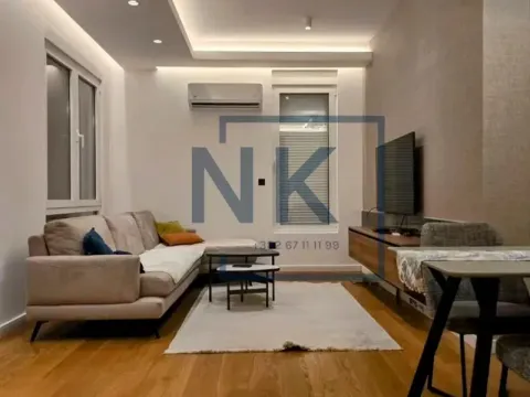 Izdavanje, dvosoban stan, 70m², Blok 9, Podgorica