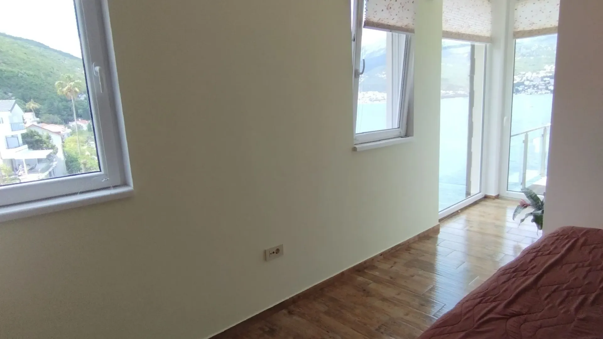 Prodaja, dvosoban stan, 64m², Njivice, Herceg Novi