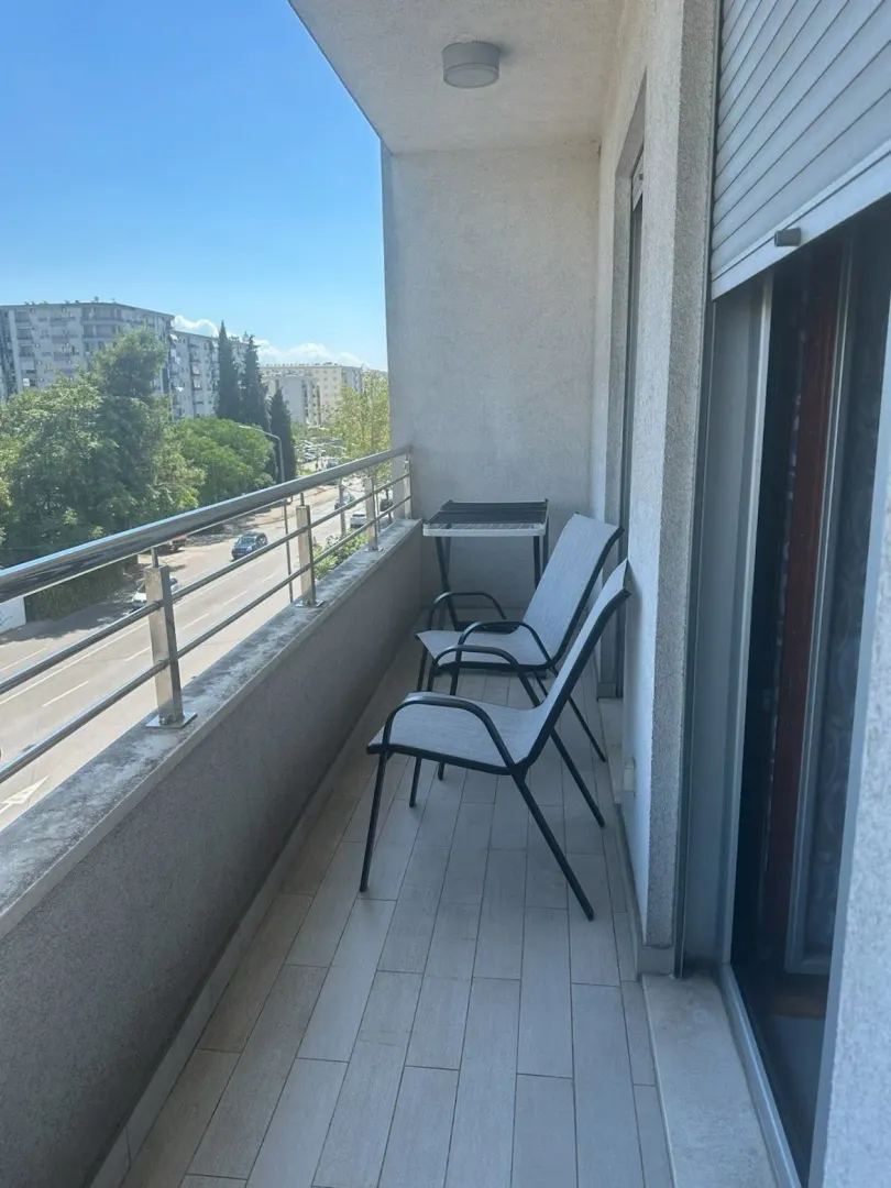 Izdavanje, jednosoban stan, 50m², Pobrežje, Podgorica