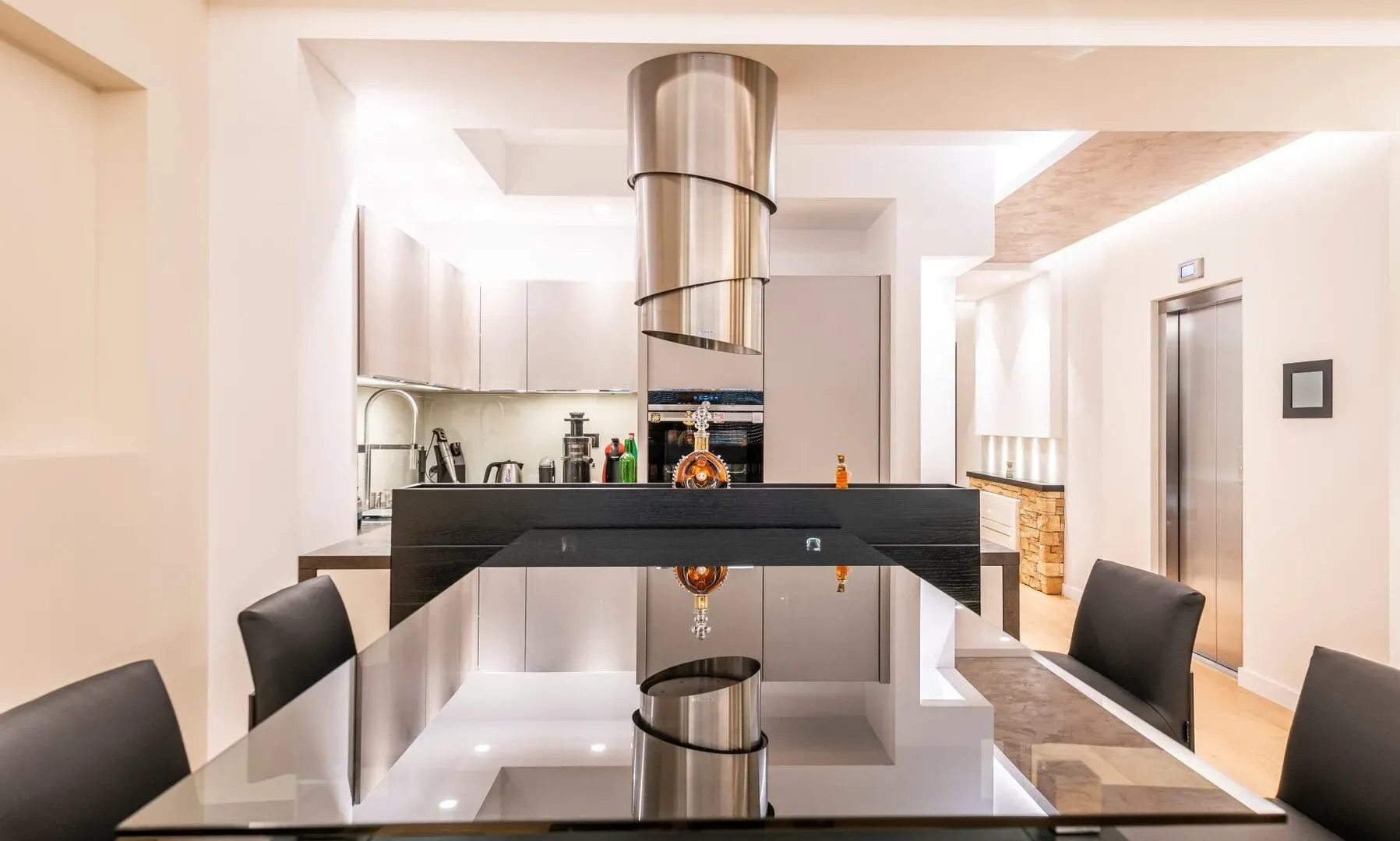 Sale, two bedroom apartment, 107m², Centar, Budva