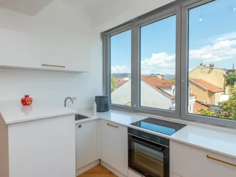 Rent, two bedroom apartment, 70m², Podgorica, Crna Gora - image 1