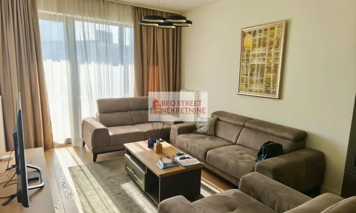 Izdavanje, trosoban stan, 87m², Savski Venac, Beograd