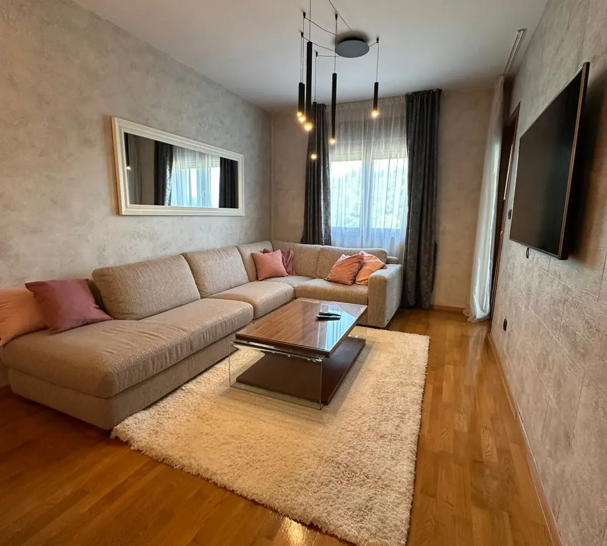 Izdavanje, dvosoban stan, 60m², Pobrežje, Podgorica
