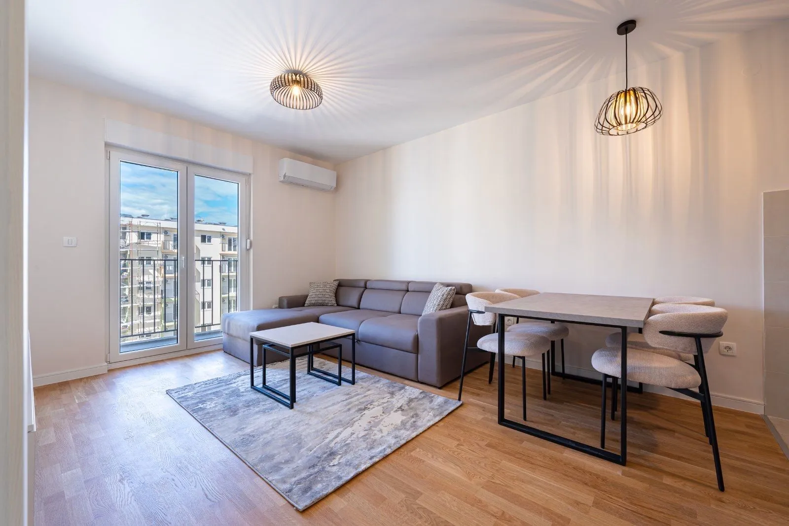 Izdavanje, jednosoban stan, 42m², Pobrežje, Podgorica