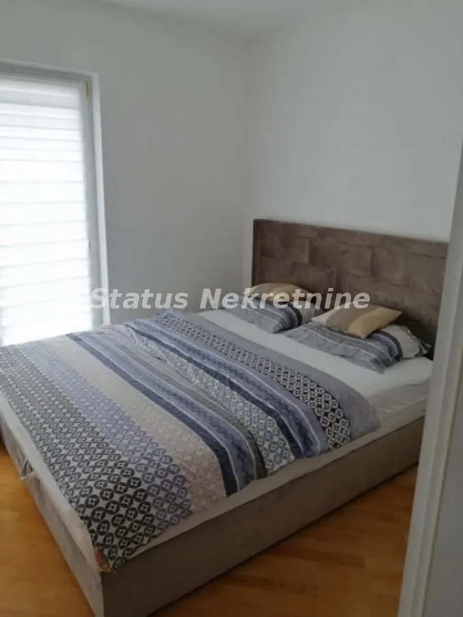 Sale, office space, 330m², Ruma, Srbija