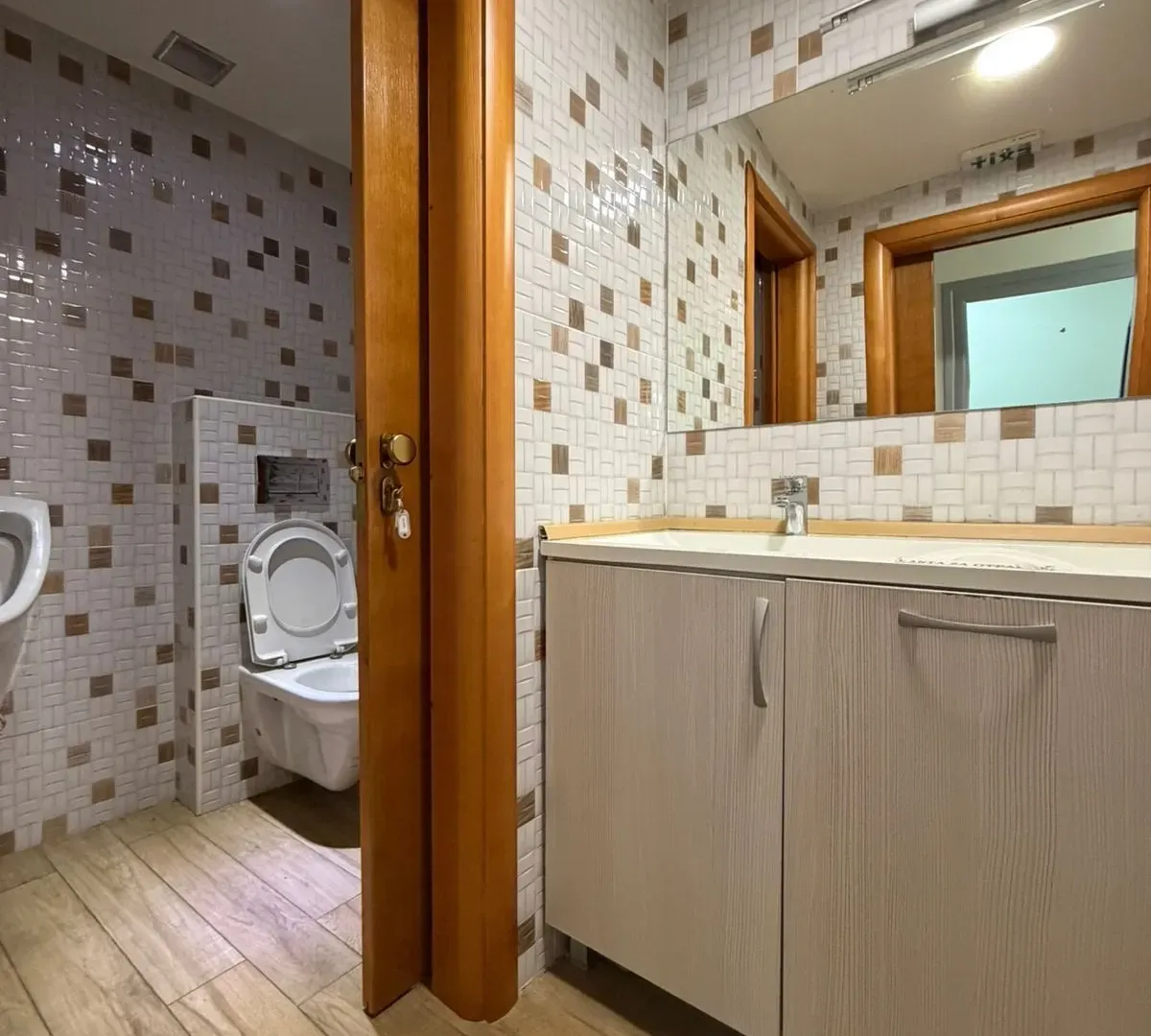 Rent, office space, 145m², Centar, Bar