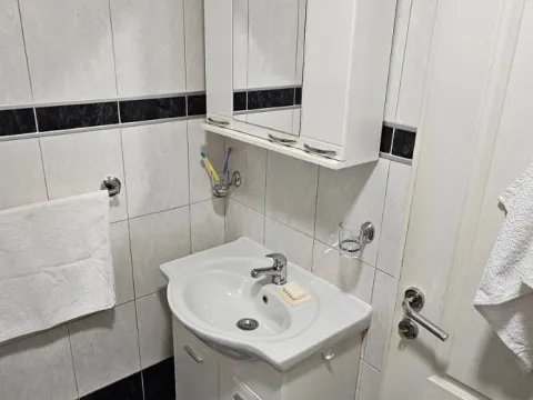 Rent, one bedroom apartment, 40m², Ljubović, Podgorica - image 11