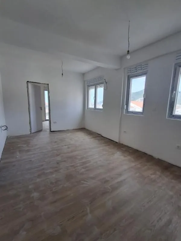Prodaja, jednosoban stan, 38m², Lazi, Budva