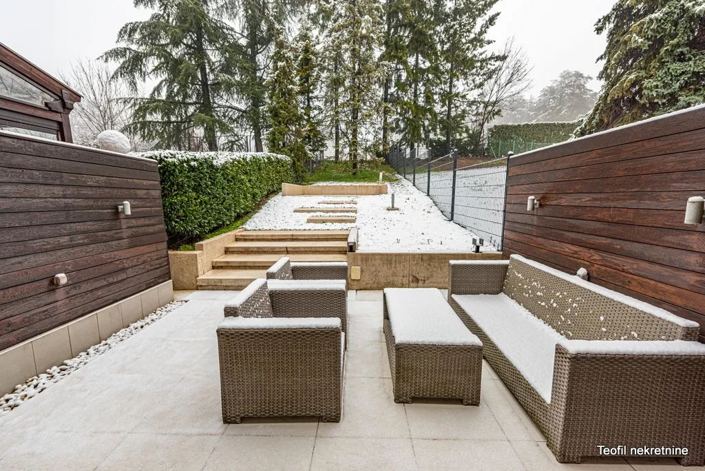 Sale, house, 305m², Čukarica, Beograd