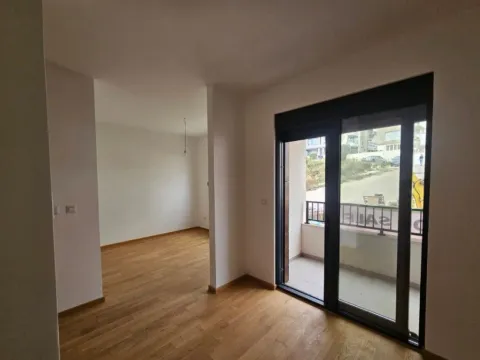 Sale, studio apartment, 28m², Bečići, Budva - image 1