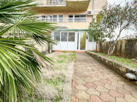 Izdavanje, trosoban stan, 80m², Stari Aerodrom, Podgorica - image 13