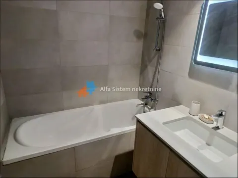 Izdavanje, trosoban stan, 83m², Savski Venac, Beograd - image 17