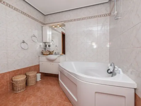 Izdavanje, stan, 200m², Gorica C, Podgorica - image 2