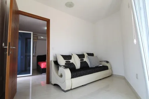 Izdavanje, dvosoban stan, 120m², Polje, Bar - image 4