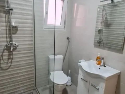 Izdavanje, jednosoban stan, 1m², Centar, Tivat - image 5