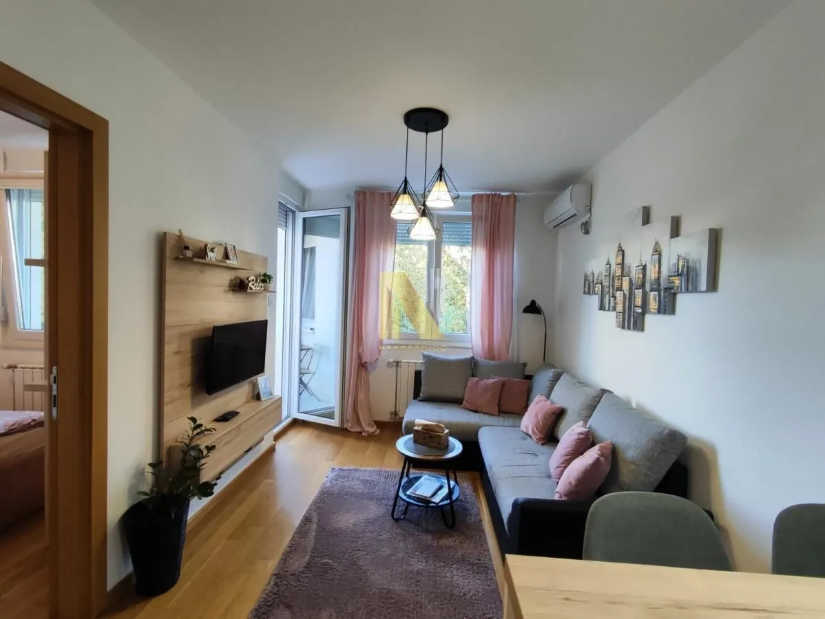 Izdavanje, jednosoban stan, 31m², Socijalno, Novi Sad Sve Podlokacije