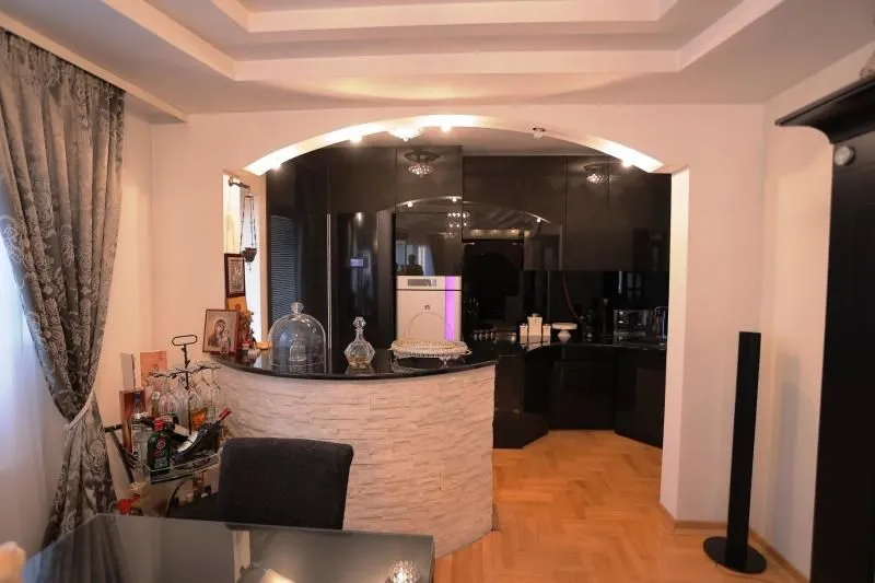 Prodaja, kuća, 332m², Pantelej, Niš