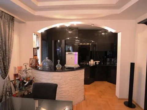 Prodaja, kuća, 332m², Pantelej, Niš - image 2