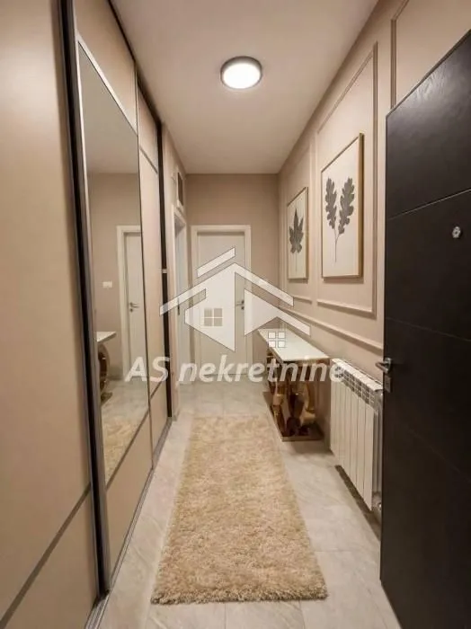 Izdavanje, četvorosoban stan, 95m², Savski Venac, Beograd