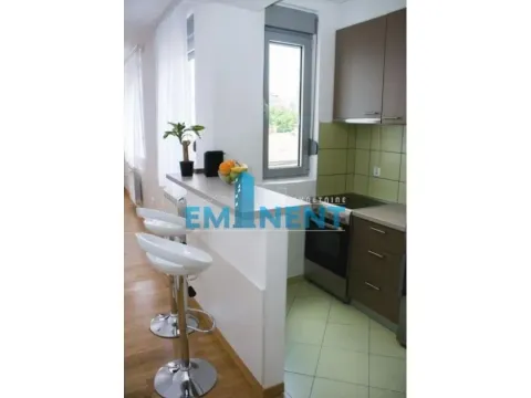 Izdavanje, trosoban stan, 89m², Stari Grad, Beograd - image 6
