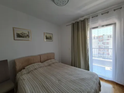 Bedroom with a double bed and balcony access. - image 7