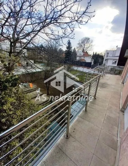 Izdavanje, četvorosoban stan, 120m², Senjak, Beograd