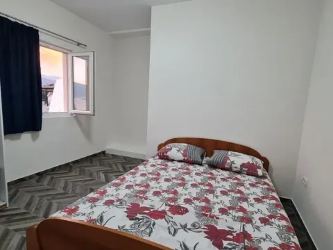 Izdavanje, jednosoban stan, 1m², Centar, Tivat - image 4