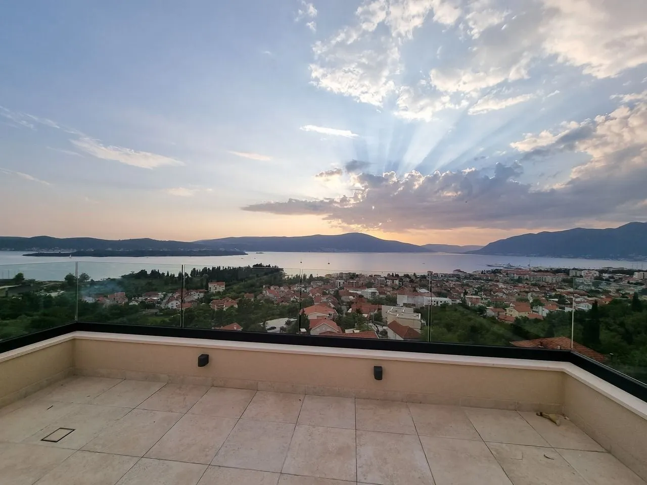 Sale, house, 490m², Tivat, Crna Gora