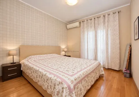 Furnished bedroom with a double bed, bedside tables, and a window with curtains. - image 4