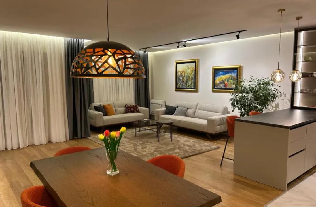 Izdavanje, dvosoban stan, 108m², Central Point, Podgorica