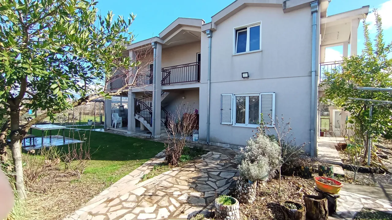 Prodaja, kuća, 250m², Zeta, Podgorica