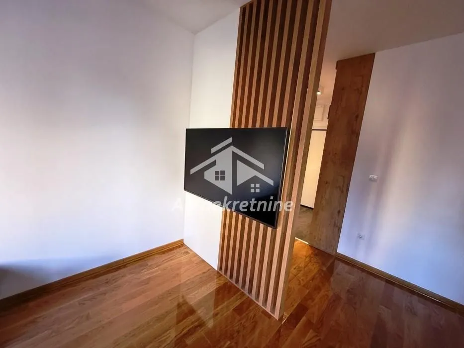 Izdavanje, trosoban stan, 56m², Južni Bulevar, Vračar Sve Podlokacije