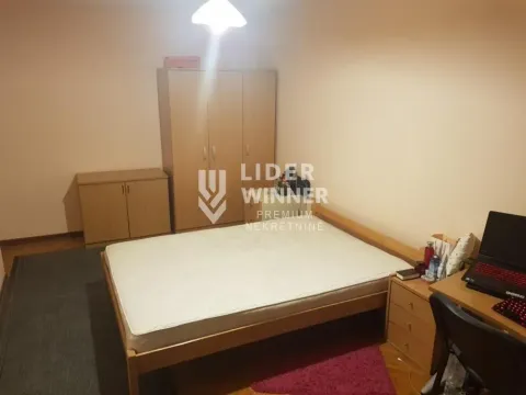 Izdavanje, trosoban stan, 75m², Vračar Centar, Vračar Sve Podlokacije - image 5