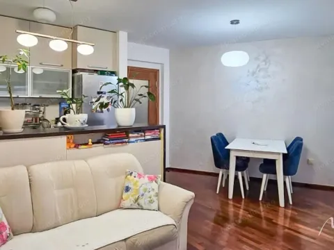 Prodaja, dvosoban stan, 56m², Stari Aerodrom, Podgorica - image 1