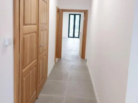 Izdavanje, poslovni prostor, 120m², Centar, Podgorica - image 9