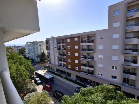Izdavanje, dvosoban stan, 60m², Stari Aerodrom, Podgorica - image 13