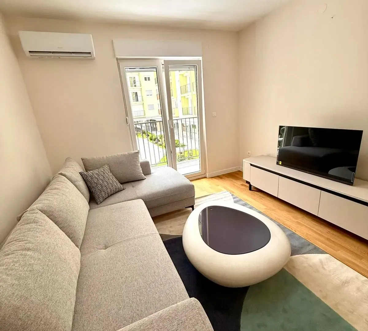 Rent, one bedroom apartment, 42m², Pobrežje, Podgorica