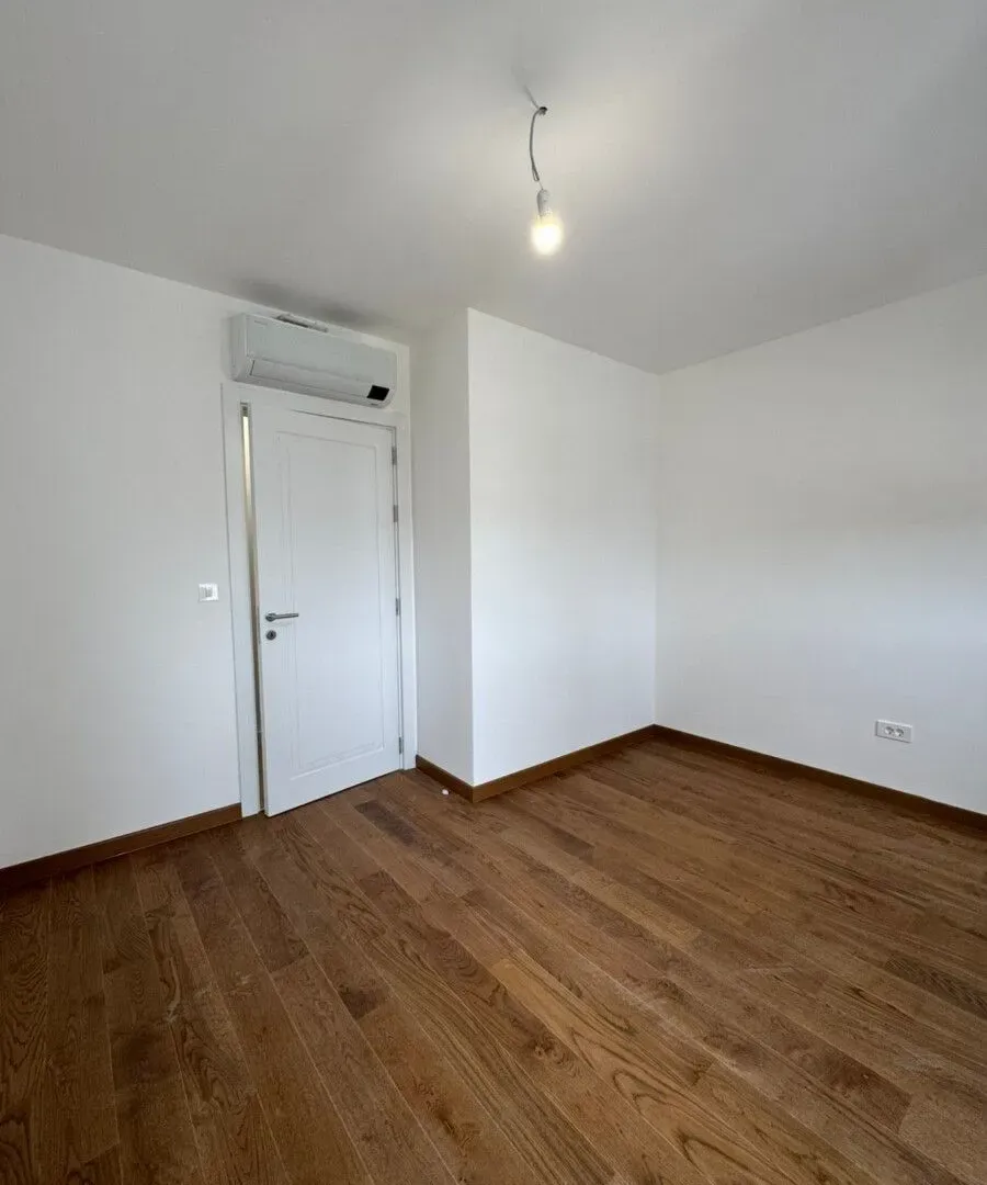 Izdavanje, dvosoban stan, 64m², Tološi, Podgorica