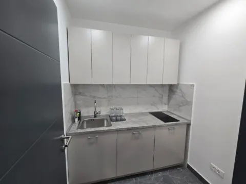 Izdavanje, poslovni prostor, 80m², Centar, Podgorica - image 7