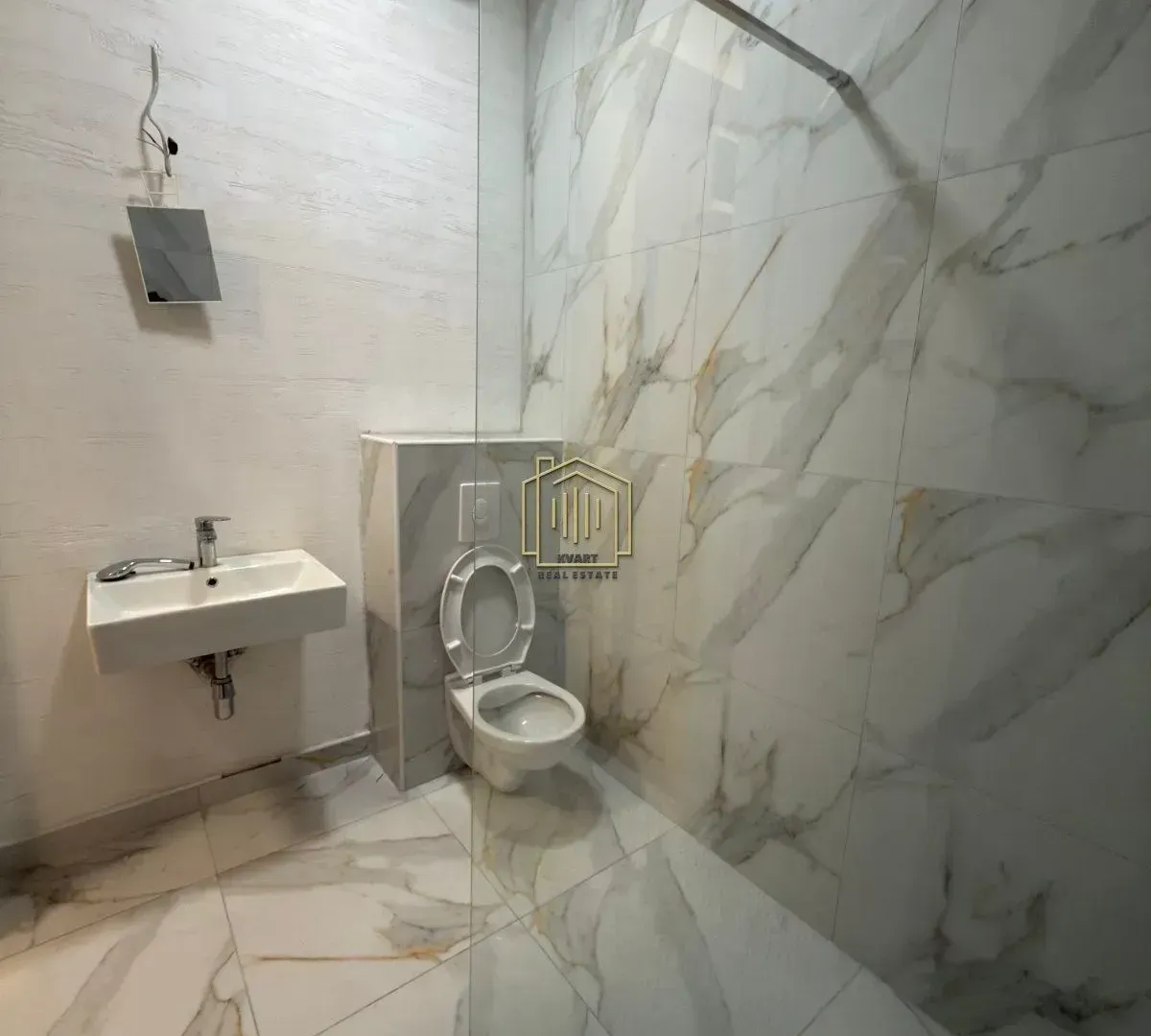 Izdavanje, dvosoban stan, 73m², Blok 9, Podgorica
