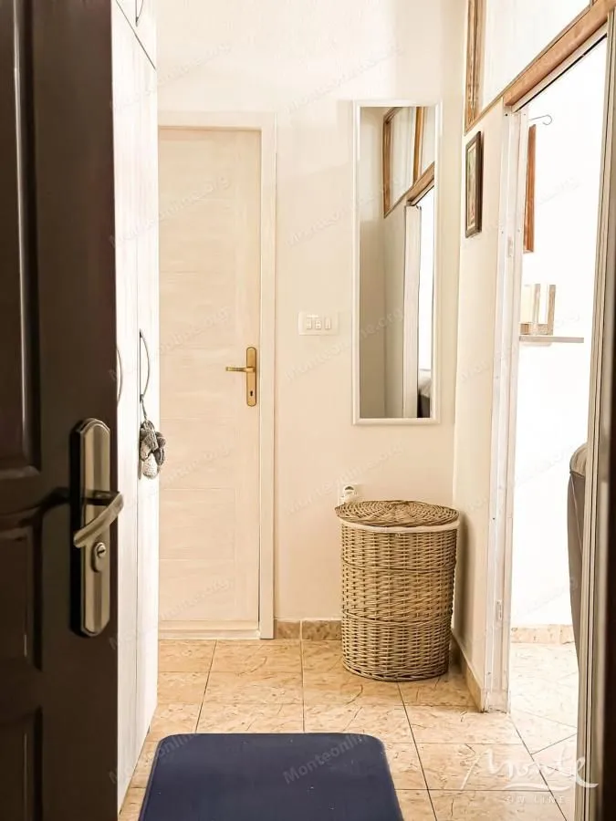 Prodaja, dvosoban stan, 60m², Škaljari, Kotor