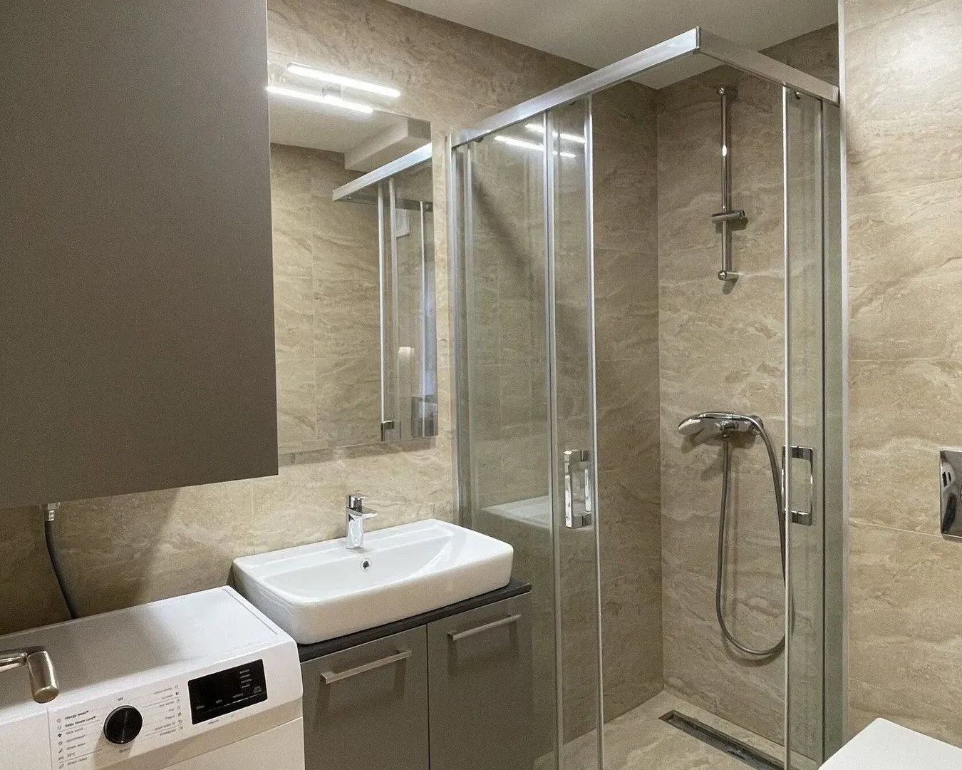Prodaja, jednosoban stan, 85m², Podkošljun, Budva