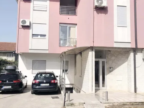 Izdavanje, jednosoban stan, 36m², Stari Aerodrom, Podgorica - image 9