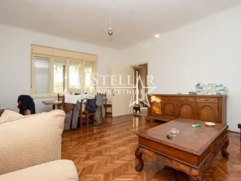 Izdavanje, kuća, 140m², Piperi, Podgorica - image 12