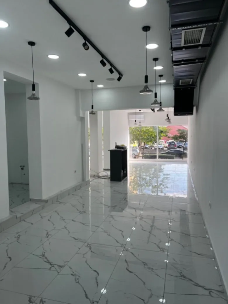 Izdavanje, poslovni prostor, 96m², Stari Aerodrom, Podgorica